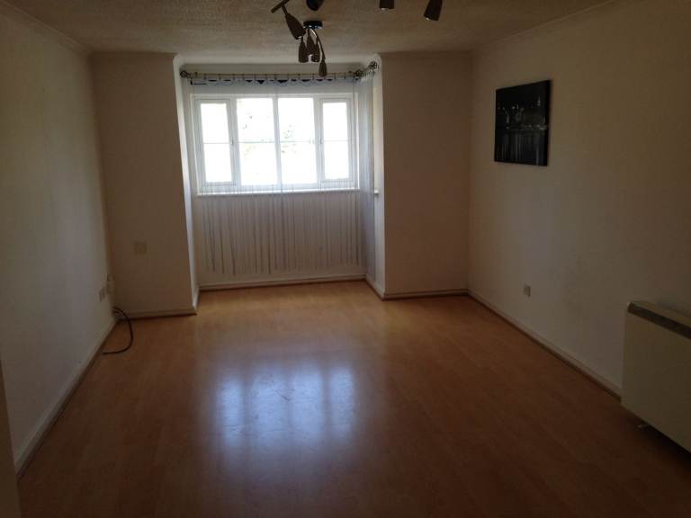 2 Bedroom Apartment LU48SA