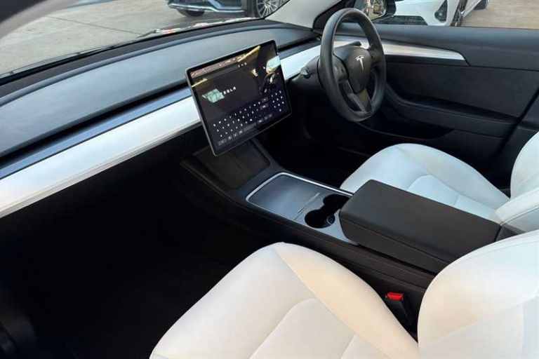 2022 Tesla Model 3 Standard Range Plus Saloon 4dr Electric Auto RWD (241 bhp) Saloon Electric Aut...