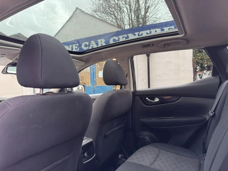 2015 Nissan Qashqai 1.6 dCi N-Tec+ 5dr Xtronic HATCHBACK Diesel Automatic