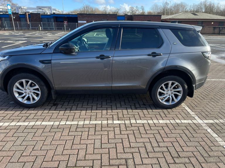 2 former keeper 2019  Land-rover discovery sport se tech td4 2L diesel 6 speed manual mot 1 year 