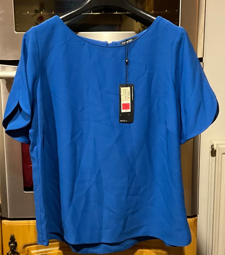 MARKS & SPENCERS AUTOGRAPH top size 18. BRAND NEW WITH TAGS. BARGAIN price thanks 🙏 