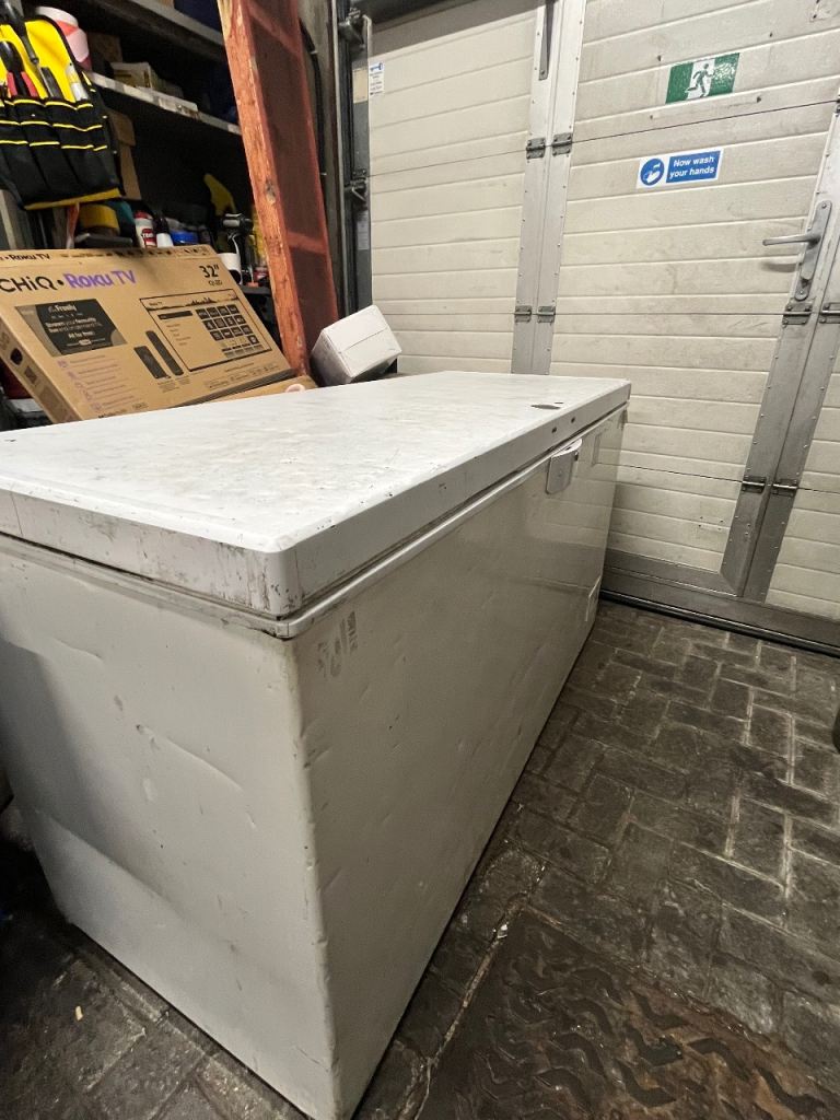 Free to collect White Chest Freezer – Fair Condition, Fully Working