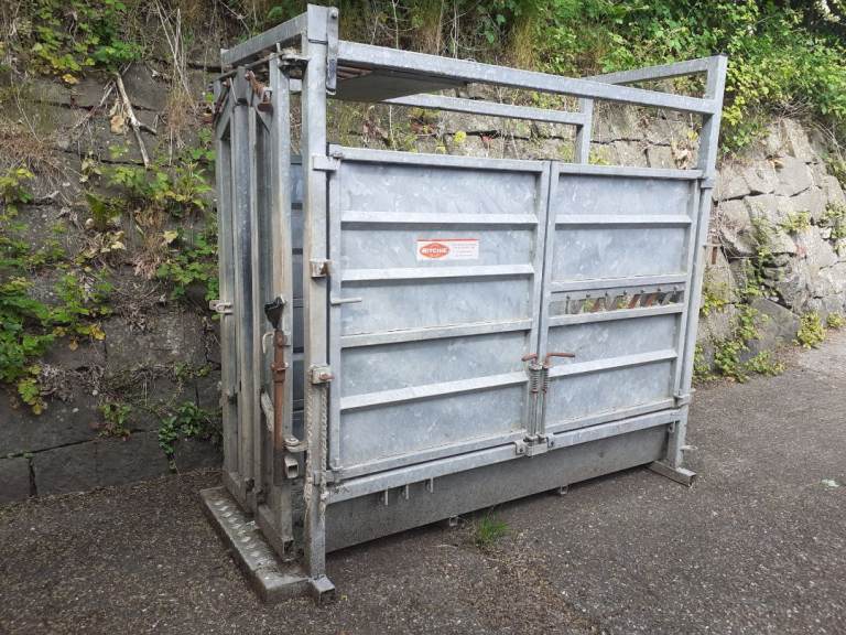 Ritchie galvanised cattle crush/catching crate