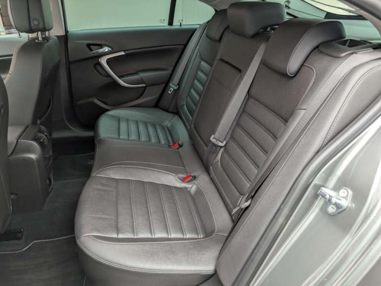 2016 Vauxhall Insignia 2.0 CDTi Elite Nav Hatchback 5dr Diesel Auto Euro 6 (170 ps) - PARKING SEN...