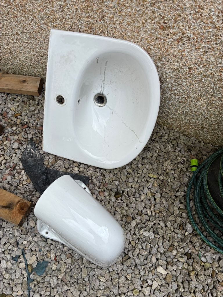  Free White  Bathroom Sink and Pedestal