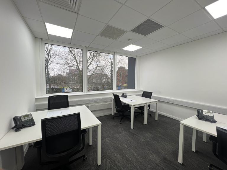 Coventry - CV12UR \ Office Space for Rent with 5 Desks