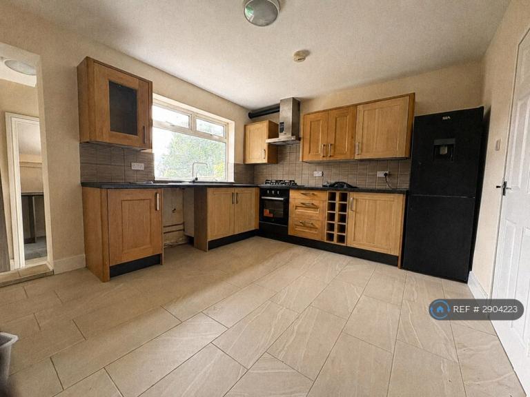 3 bedroom house in Stamford Road, Kettering, NN16 (3 bed) (#2904223)
