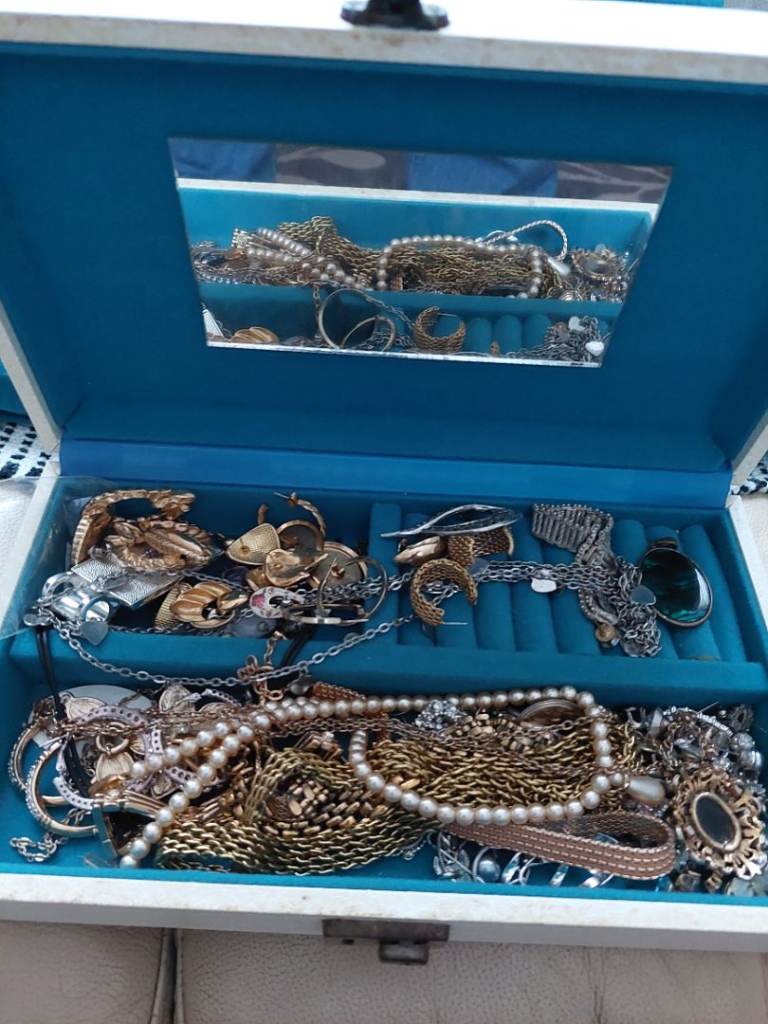 image for Box of costume jewellery 