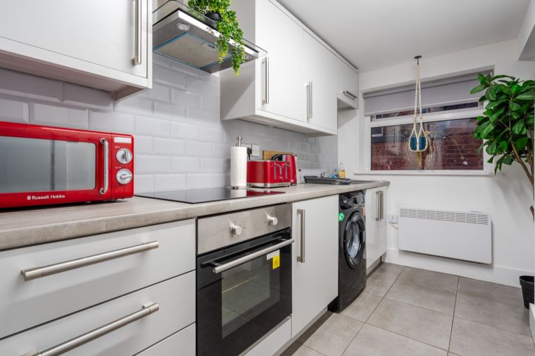 Sleeps 4 - 2x bedrooms - 2x bathrooms  - free parking 