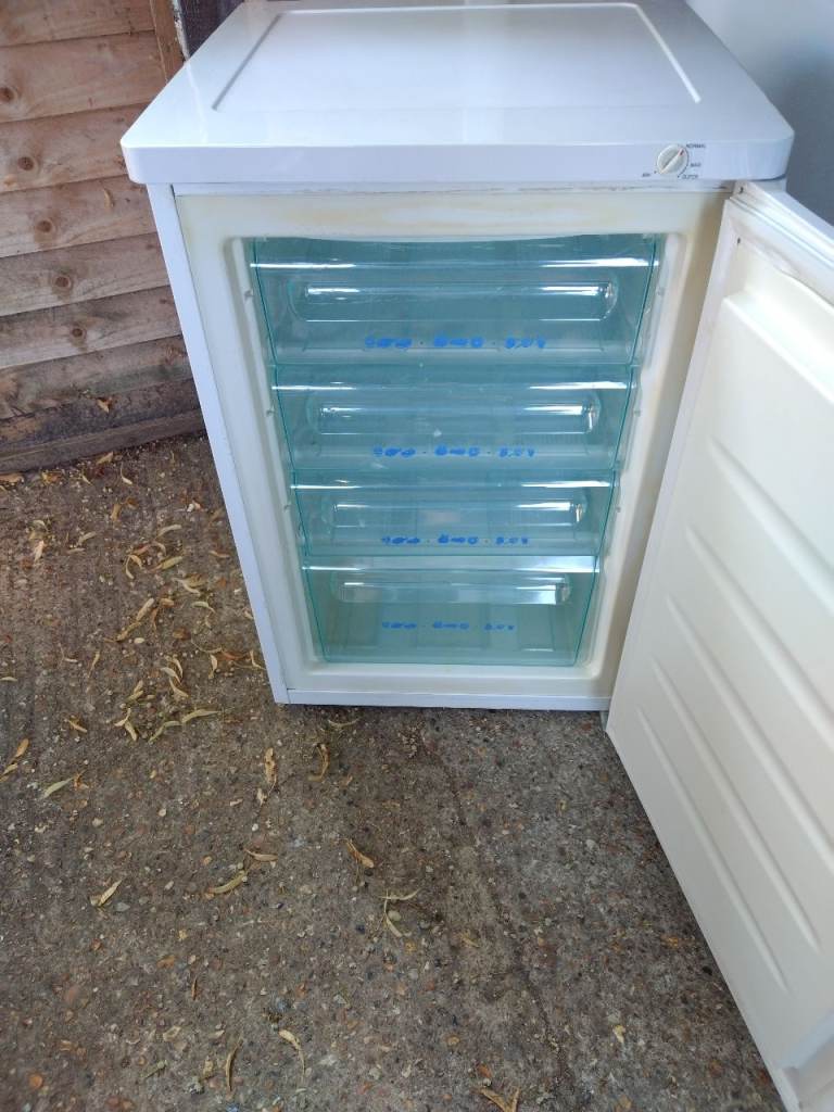 Freezer under worktop size with 4 compartments good condition good working order 