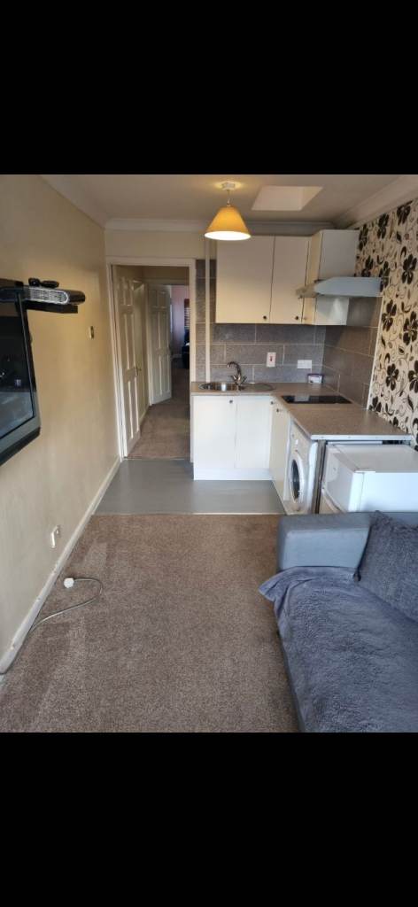 Furnished 1 bed Flat to rent, bills included 