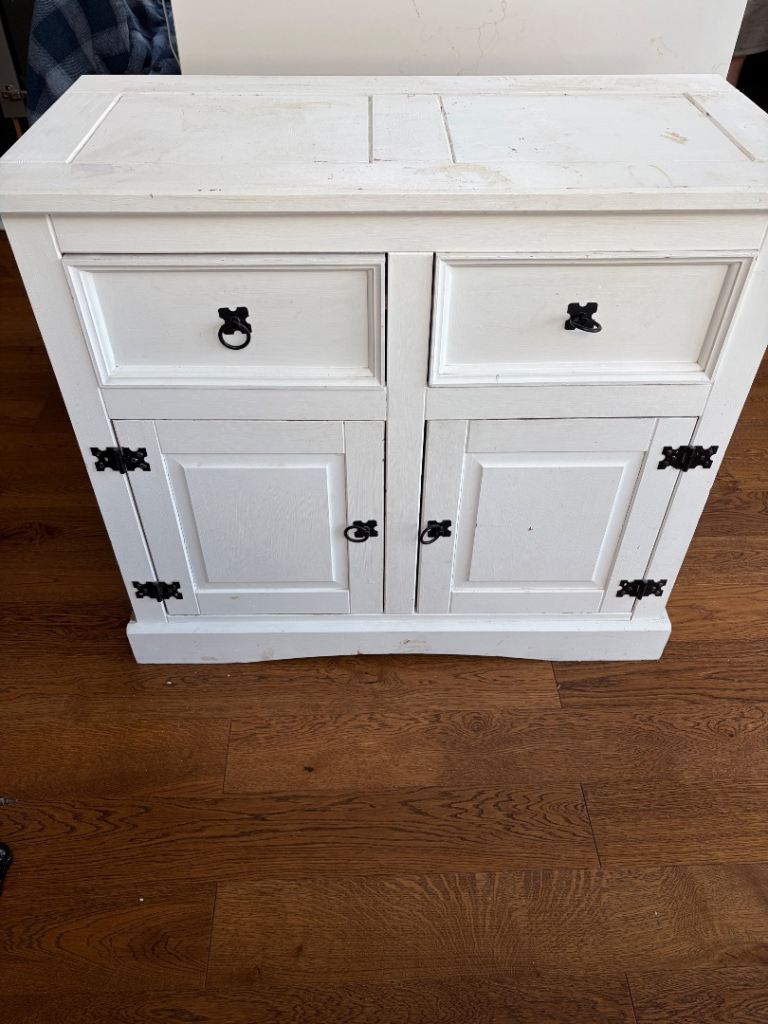 Free storage unit / side board 