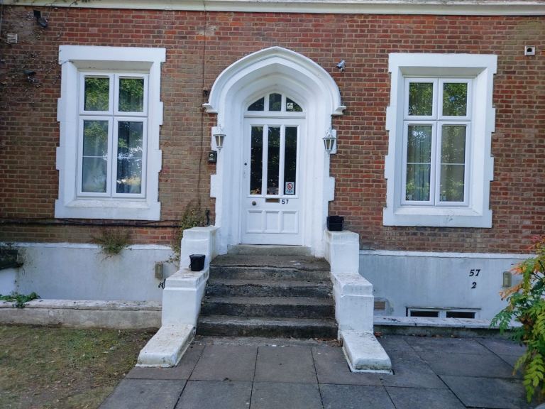 Beautiful 2 Bedroom Flat in the prestigious Upton Park Area, Slough