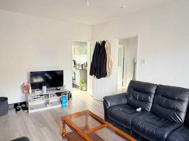 Room to rent for sharing