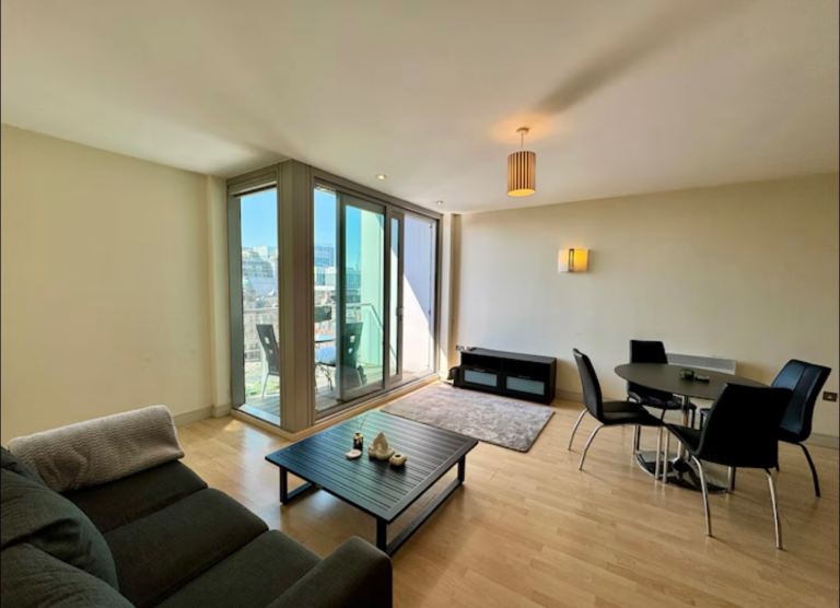 Luxury 2-Bedroom, 2-Bathroom Apartment – City Centre