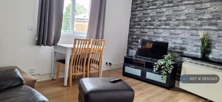 1 bedroom flat in High Street, Aldershot, GU11 (1 bed) (#2850343)