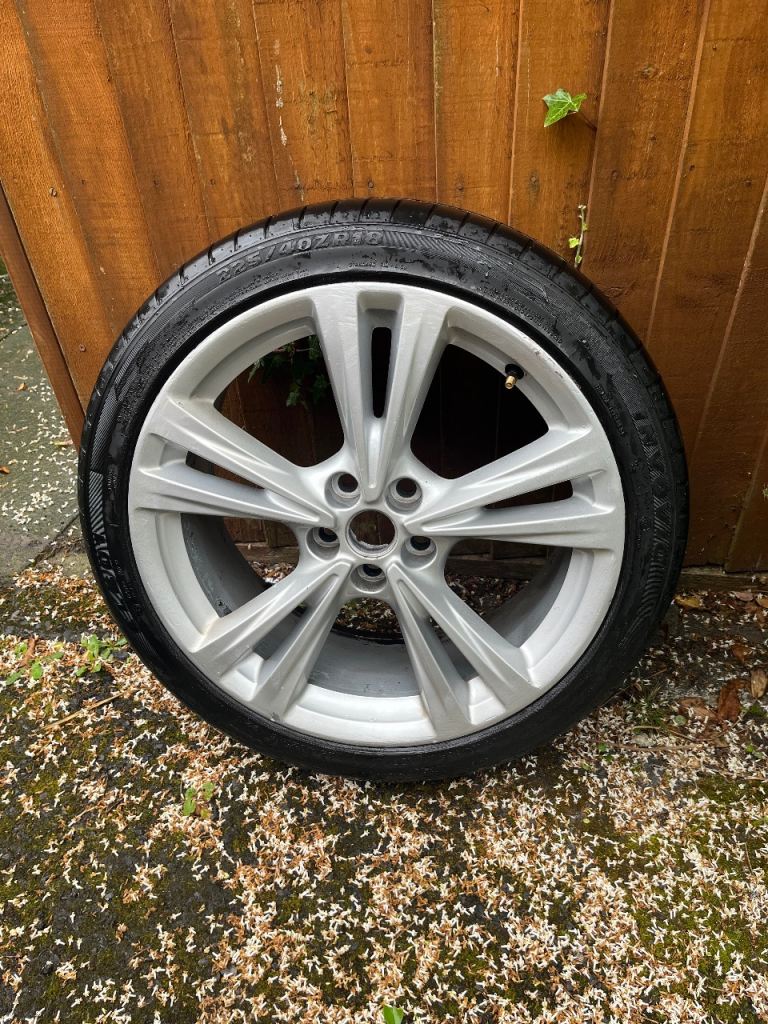 Vauxhall Astra K 18” sport wheel and tyre.