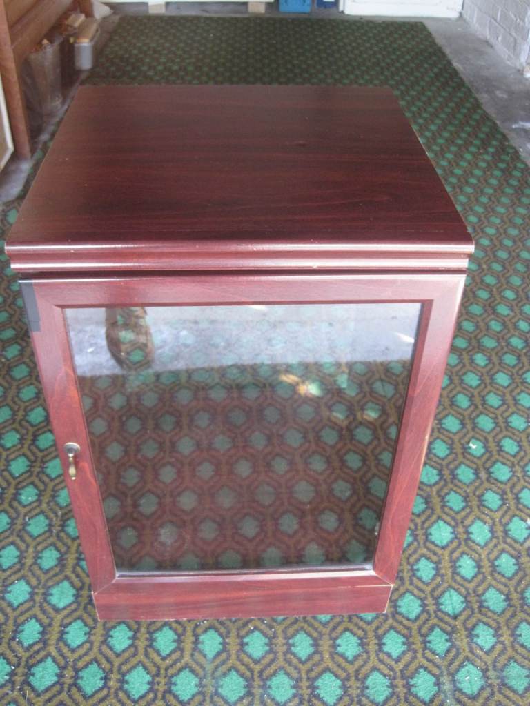 Hi-Fi mahogany finish cabinet.