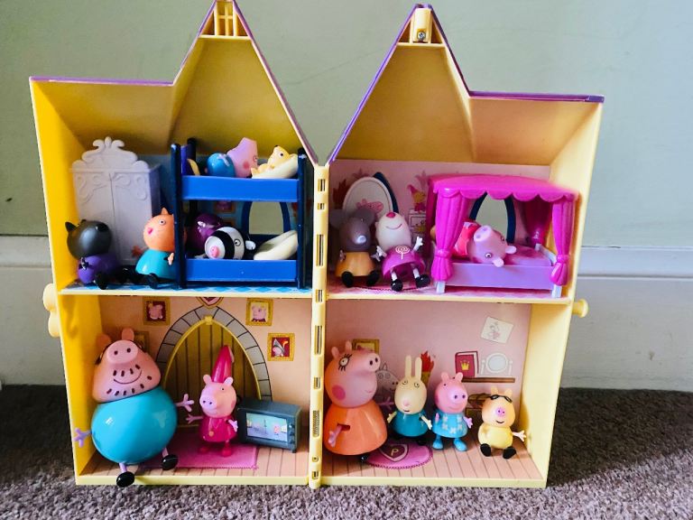 Peppa Pig Princess Castle Playset with Figures – Good Condition