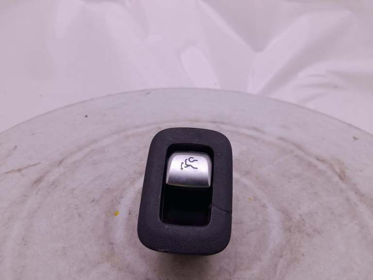 Mercedes C Class Tailgate Release Switch 2014-2021 A2059051713