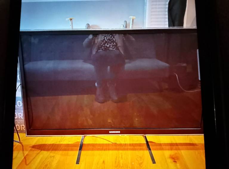 51 inch plasma display on stand and remote samsung