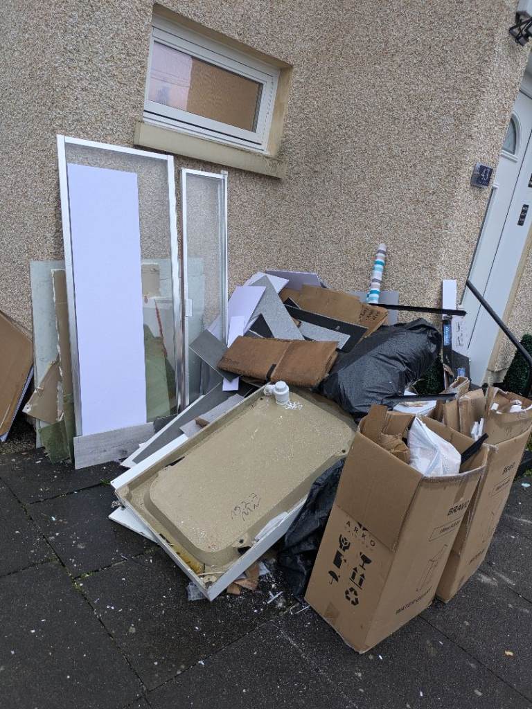RELIABLE RUBBISH REMOVAL - HOUSE/GARAGE/GARDEN CLEARANCE - BINS EMPTIED - COUCH/MATTRESS UPLIFT 