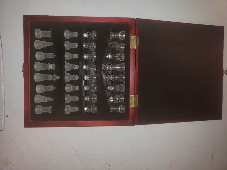 Chess board (Glass pieces)