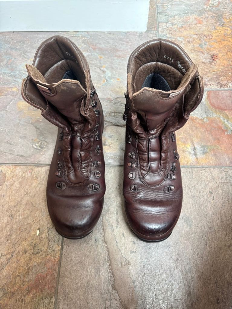 ALT-BERG Defender Issue Brown Leather Boots - Size 9 Mens (No Laces) – Good Condition