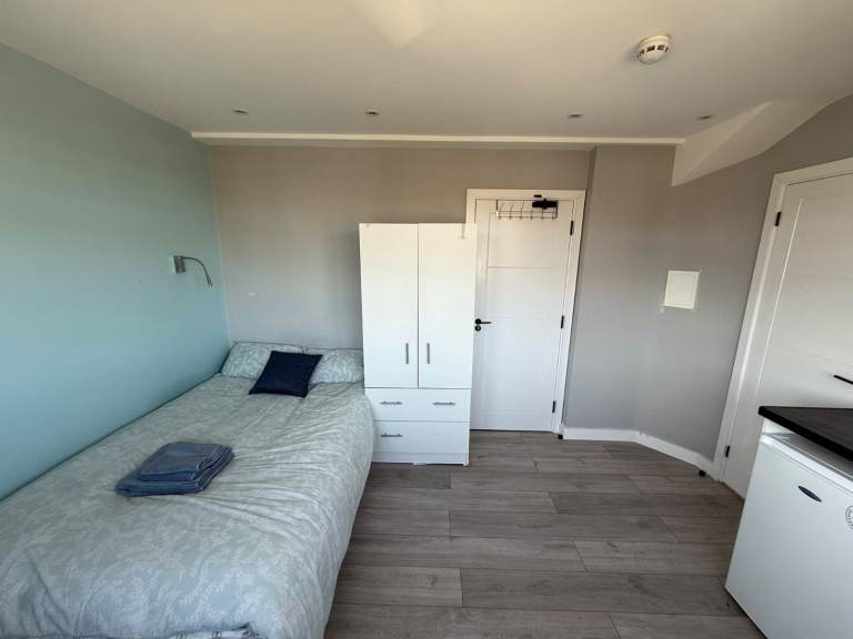 BENEFITS ACCEPTED - Studio Flat Available in Ruislip Hillingdon HA4