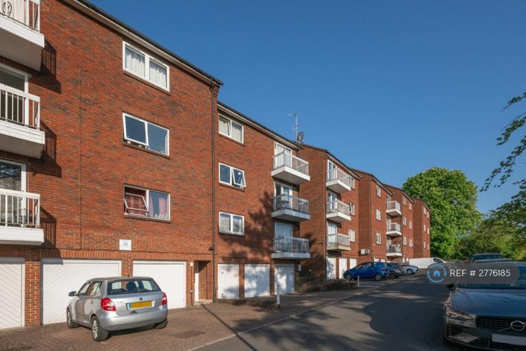 2 bedroom flat in Theresas Walk, South Croydon, CR2 (2 bed) (#2776185)