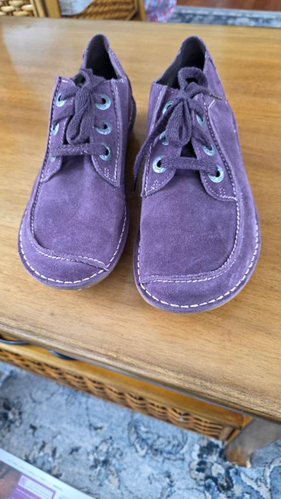 Purple Suede Lace-Up Shoes by Clarks – Good Condition in size 6