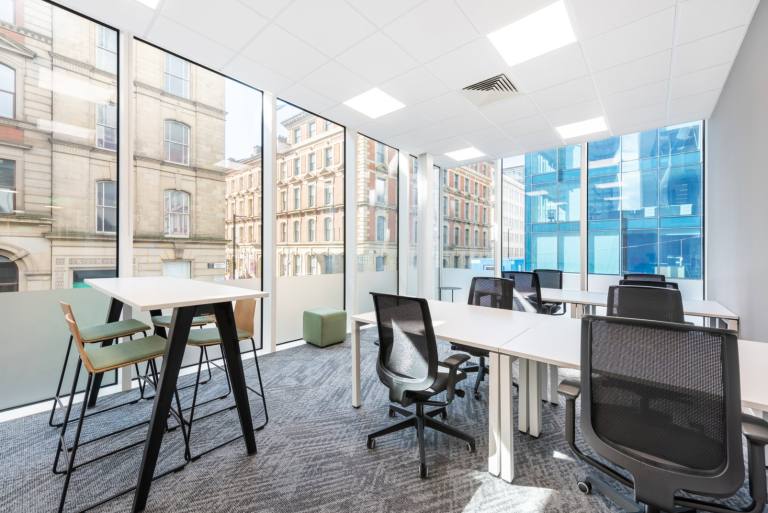 Manchester - M1 4DZ \ Fully Furnished Office with 5 Desks