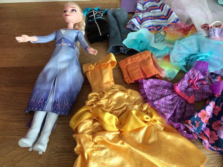 Frozen Doll With Lots Of Clothes.