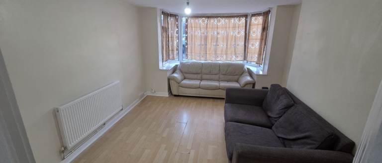 3 Bedroom house with newly fitted kitchen