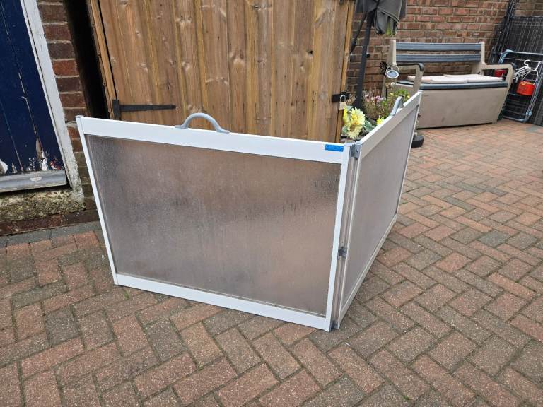 Shower screen 