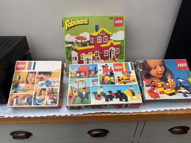 Antique  Lego 1970s. Comes with Lego police station.& Lego Jurassic Park .hrs & hrs of fun