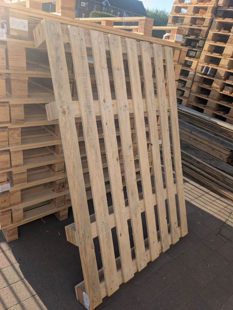 Large Wooden Pallets 1600 x 1100mm Very Clean Ideal Warehousing Cladding DIY - Delivery Available.
