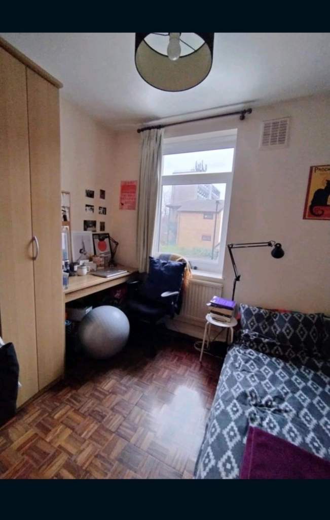 Bright double room to rent in Shoreditch/Bethnal Green Area. **5 minutes from Brick Lane**