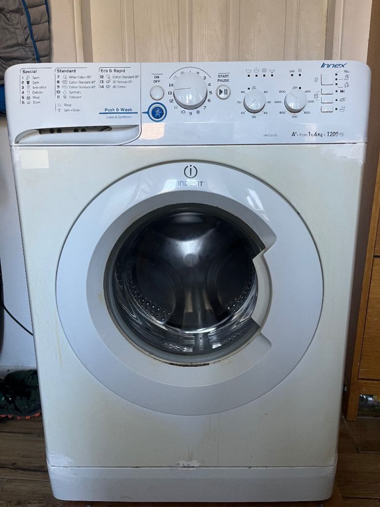 Indesit Washing Machine – White, Good Condition
