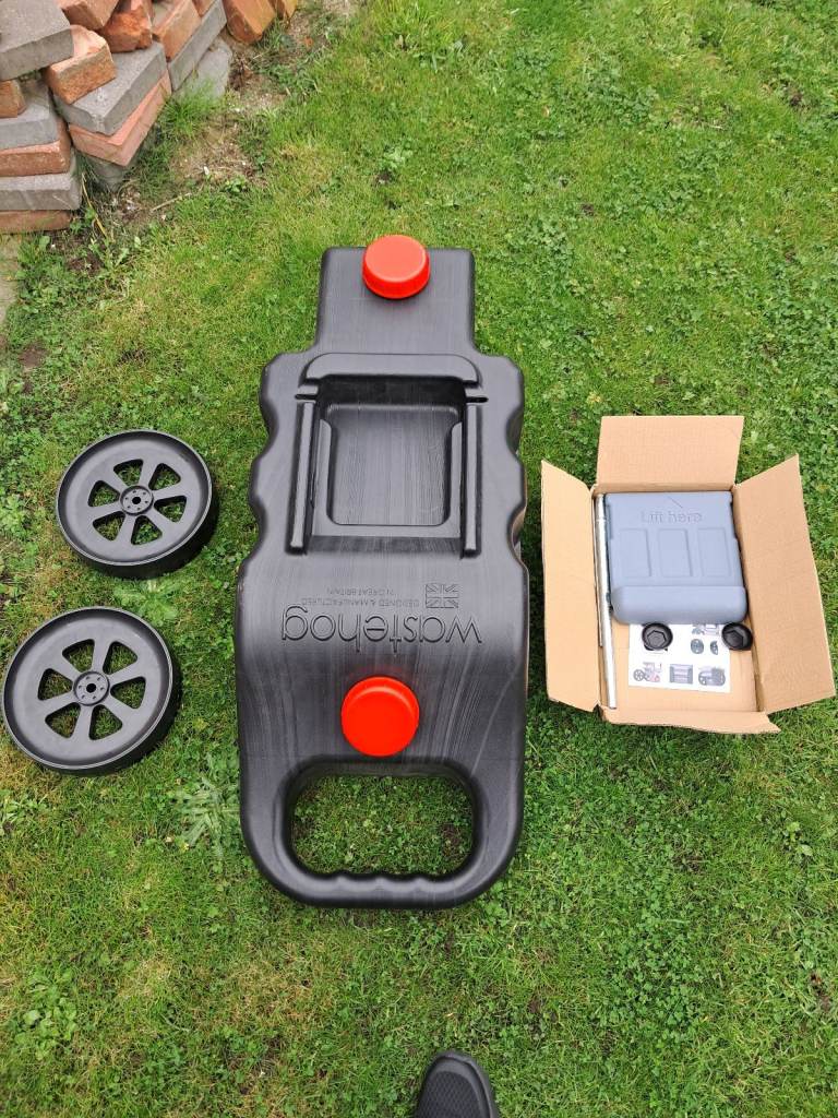 CAMPER WATER TANK OR WASTE TANK NEW 50L WITH WHEELS. MUCH MORE ALSO