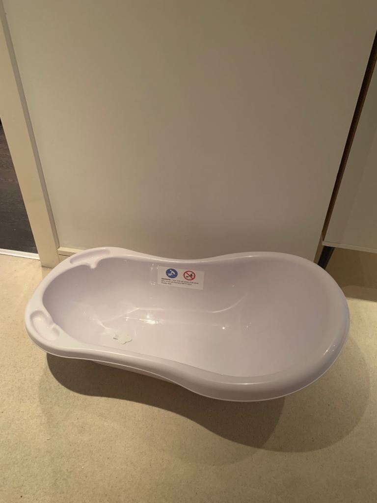 Baby bath tub