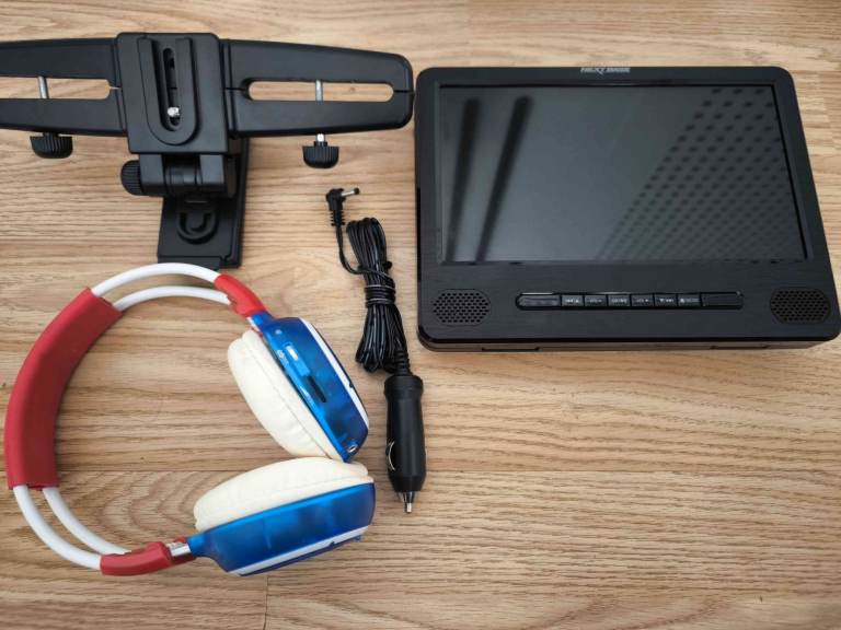 Car DVD Player 9" with Wireless Headset
