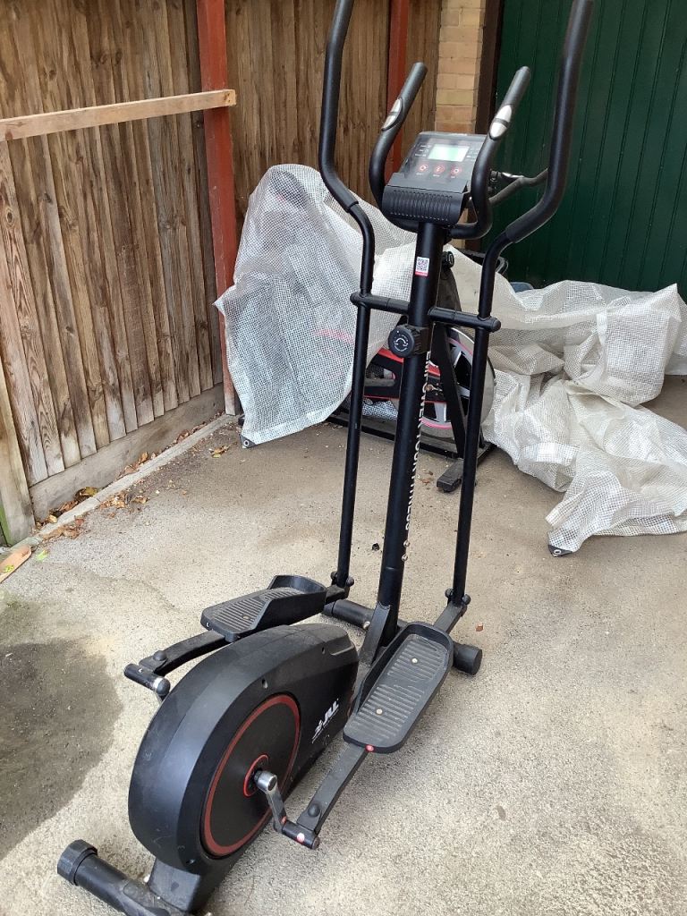 JLL Cross trainer