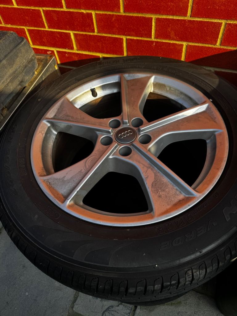 Audi 19 inch alloy and nearly new pirelli tires