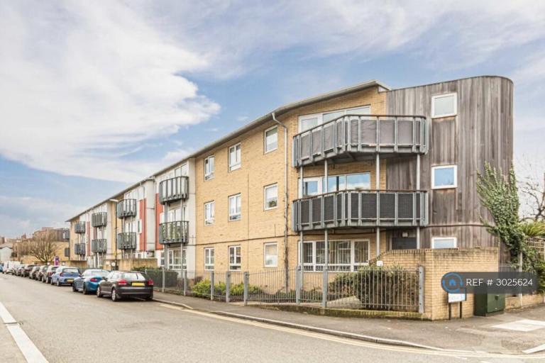 2 bedroom flat in Nelson Grove Road, London, SW19 (2 bed) (#3025624)