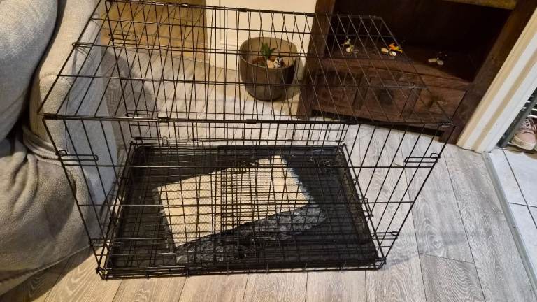 90cm x 63cm x 56 cm dog crate