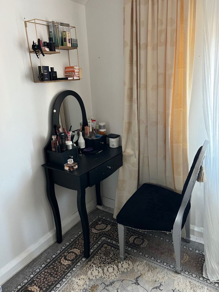 Dressing table 