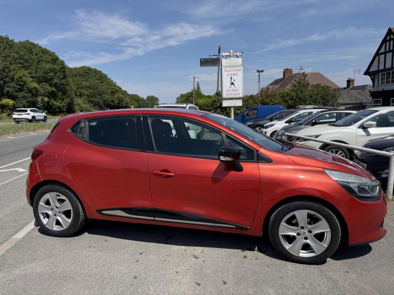 RENAULT CLIO 1.2 Dynamique MediaNav 1.2 16V 75 Red Manual Petrol 2014