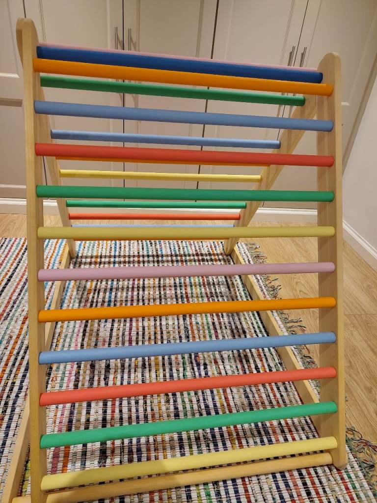 Pikler climbing frame 