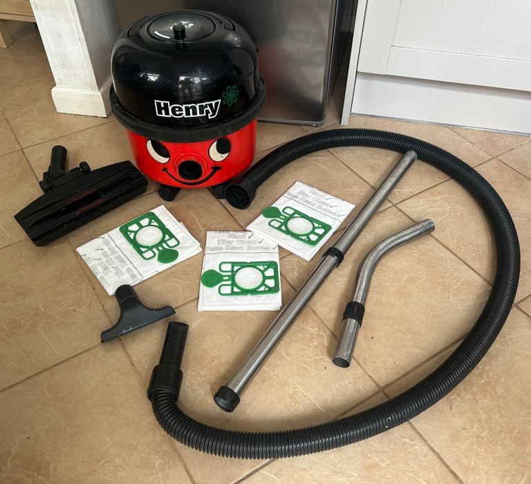 Henry 1200 watts twin speed hoover
